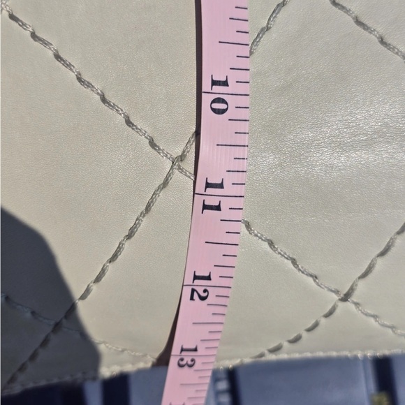 Vintage Authentic Chanel Quilted Tote Bag Cream Chain Strap Leather zip around - Picture 10 of 16